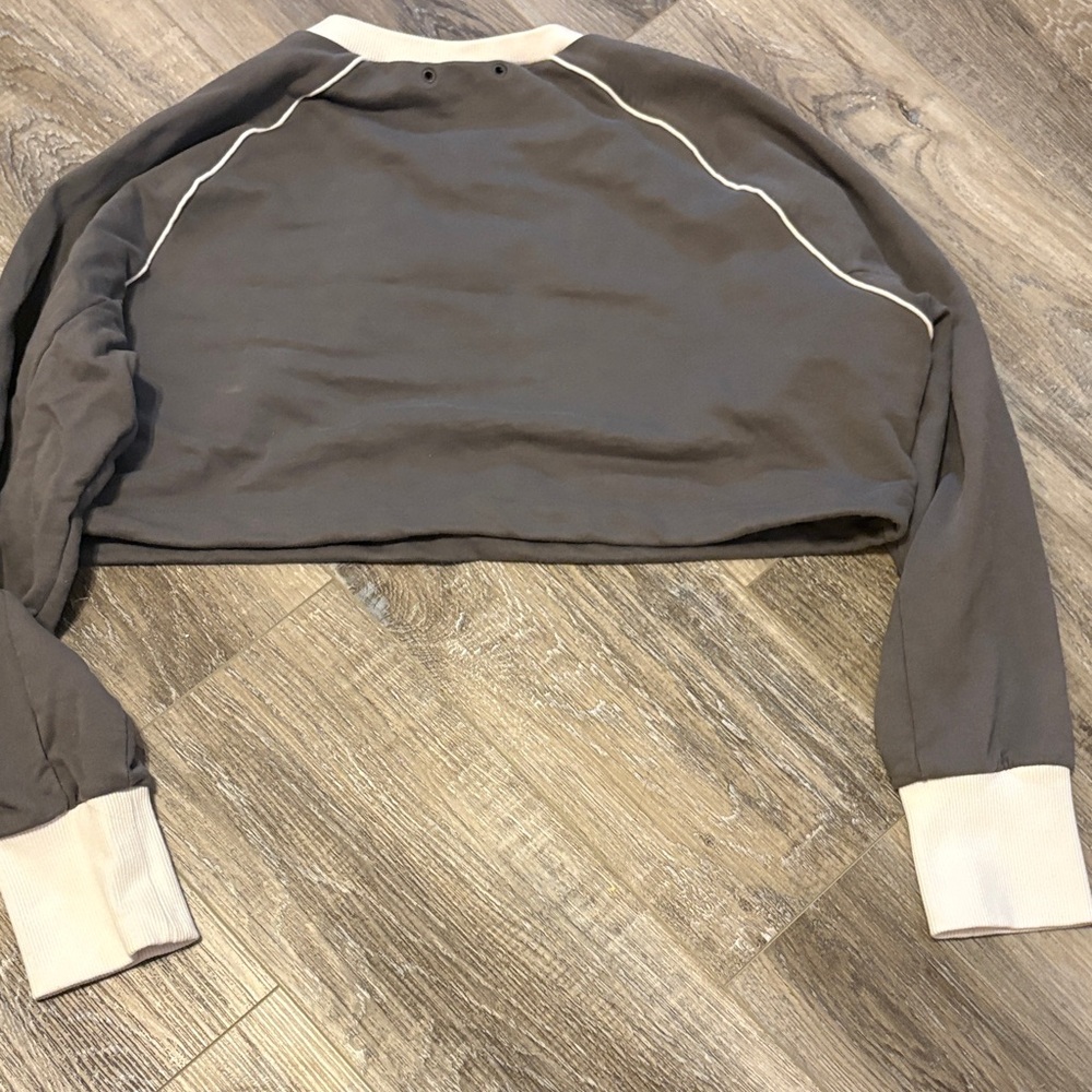 Gymshark Black Cropped Crew with Cream Trim - Picture 3 of 3